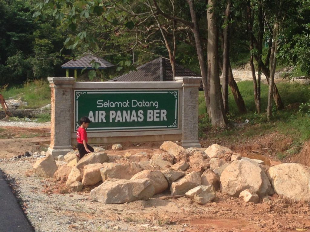 KOLAM AIR PANAS